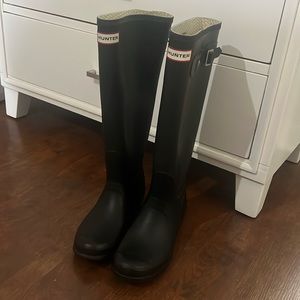Tall Hunter boots. Black. Size 8.